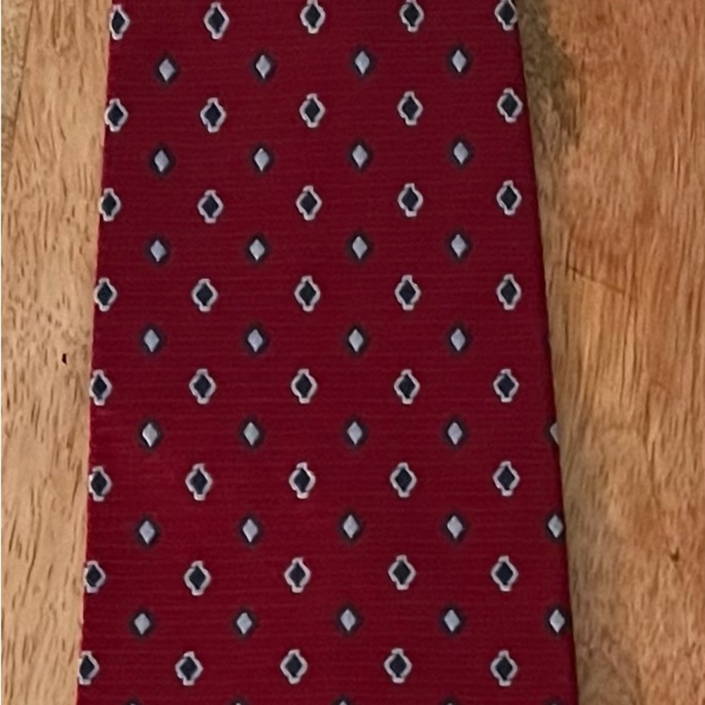 JOS A. BANK MEN’S RED, NAVY, & LIGHT BLUE 100% SILK NECKTIE/PRE-OWNED/DIGNIFIED!